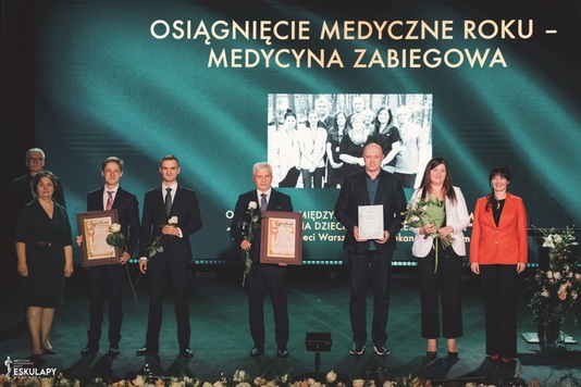 Organizacja sympozjum „Endou-rologia dziecięca w leczeniu kamicy” to nagrodzony projekt, którym kierowała dr hab. n. med. Beata Jurkiewicz, prof. CMKP, odznaczona Medalem pamiątkowym „Pro Masovia”.