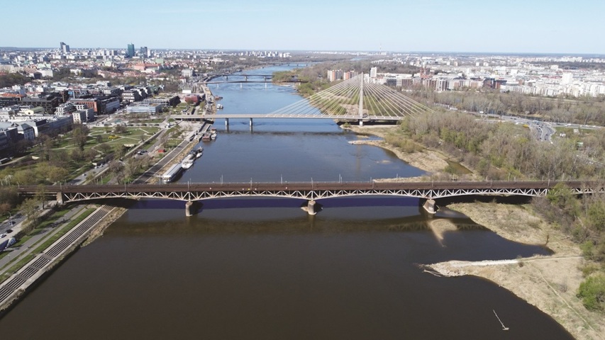 Warszawa ma dziś dziewięć mostów przez Wisłę, a każdy nowy jest na wagę złota.