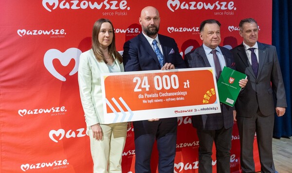 Zdjęcie z beneficjentami