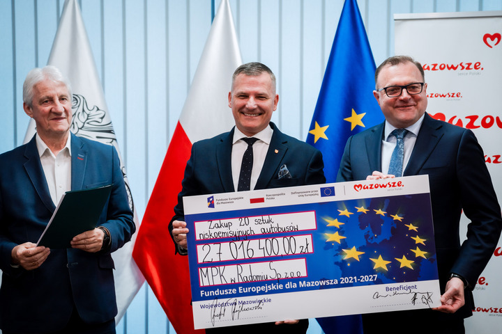 Od lewej: Krzysztof Zalibowski – prezes zarządu MPK Sp. z o.o. w Radomiu, Rafał Rajkowski, wicemarszałek województwa mazowieckiego, Radosław Witkowski – prezydent Radomia