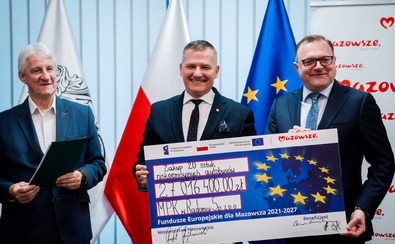 Od lewej: Krzysztof Zalibowski – prezes zarządu MPK Sp. z o.o. w Radomiu, Rafał Rajkowski, wicemarszałek województwa mazowieckiego, Radosław Witkowski – prezydent Radomia