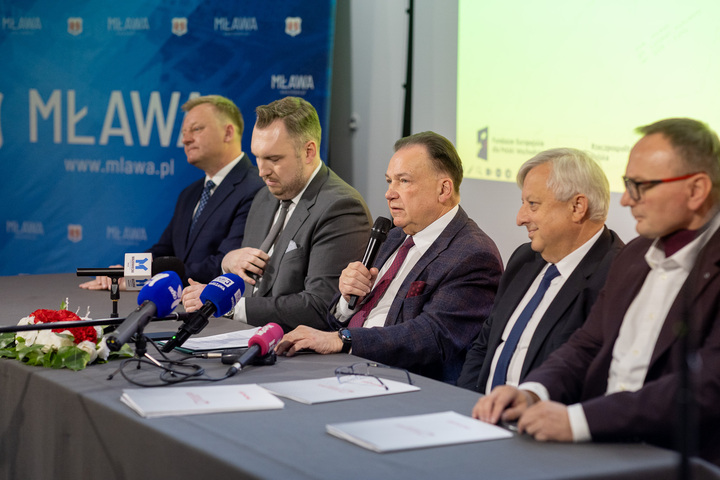 Podpisanie umowy.jpg