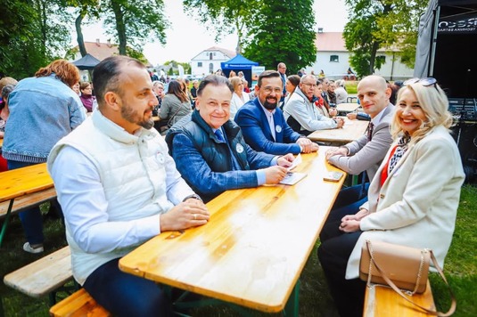 Marszałek Adam Struzik ze starostą płockim, dyrektorem płockiej delegatury i panią wójt gminy Łąck
