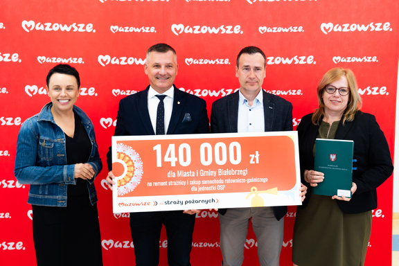 Wicemarszałek Rafał Rajkowski z beneficjentami