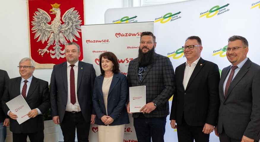 Podpisanie umów na remont DW 627 i 677.