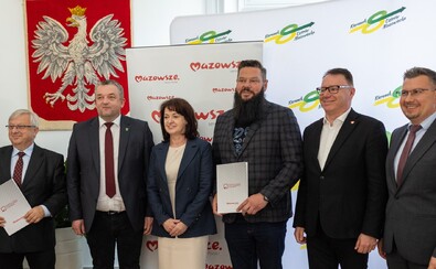 Podpisanie umów na remont DW 627 i 677.