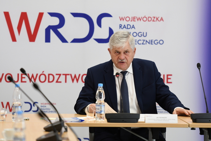 Jan Przywoźny przewodniczy obradom Zespołu roboczego ds. rozwoju dialogu