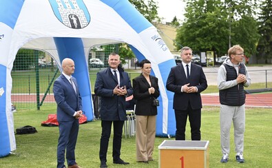 wicemarszałek Rafał Rajkowski z beneficjentami