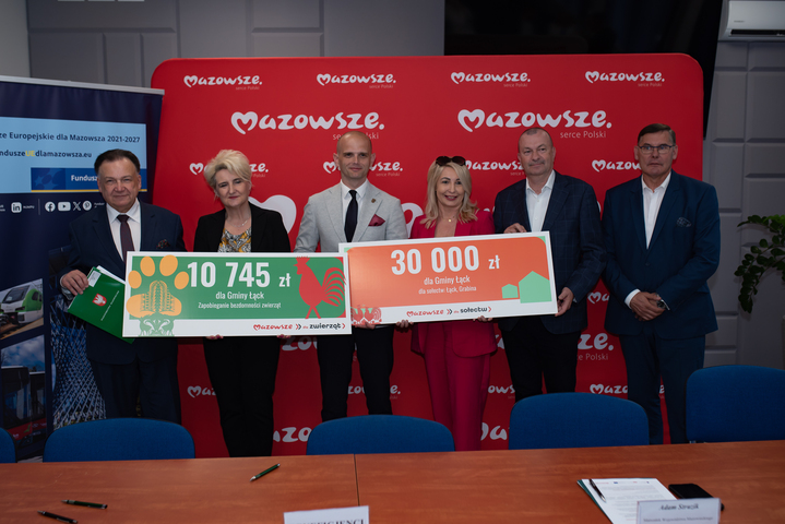 Marszałek Adam Struzik i wicemarszałek Wiesław Raboszuk z beneficjentami